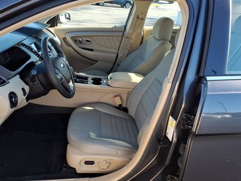 Used 2016 Ford Taurus SE FWD image 10