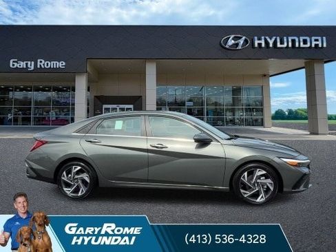 Used 2024 Hyundai Elantra SEL w/ Convenience Package FWD image 9