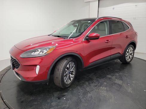 Used 2021 Ford Escape Titanium AWD/4WD image 3