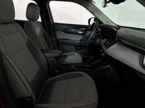 Used 2025 Chevrolet TrailBlazer LT AWD/4WD image 29