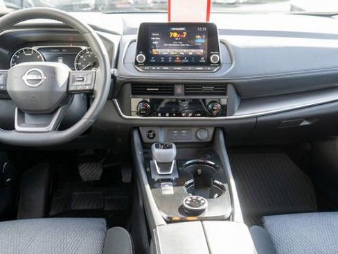 Certified 2025 Nissan Rogue SV image 15