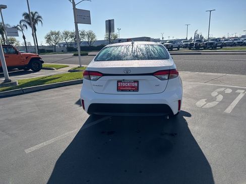 Used 2025 Toyota Corolla LE image 5