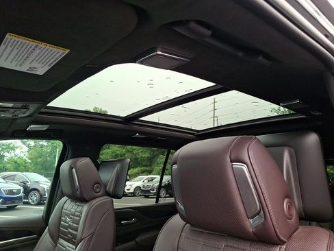 Certified 2022 Cadillac Escalade Premium Luxury Platinum w/ Heavy-Duty Trailer Package AWD/4WD image 13