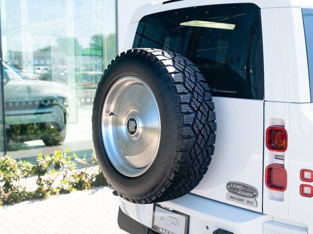 Used 2022 Land Rover Defender 90 X-Dynamic HSE AWD/4WD image 11