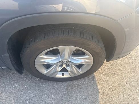 Used 2019 Toyota Highlander Limited AWD/4WD image 12