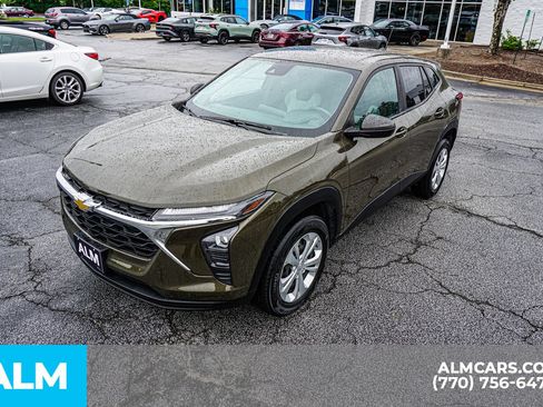 Used 2024 Chevrolet Trax LS FWD image 18