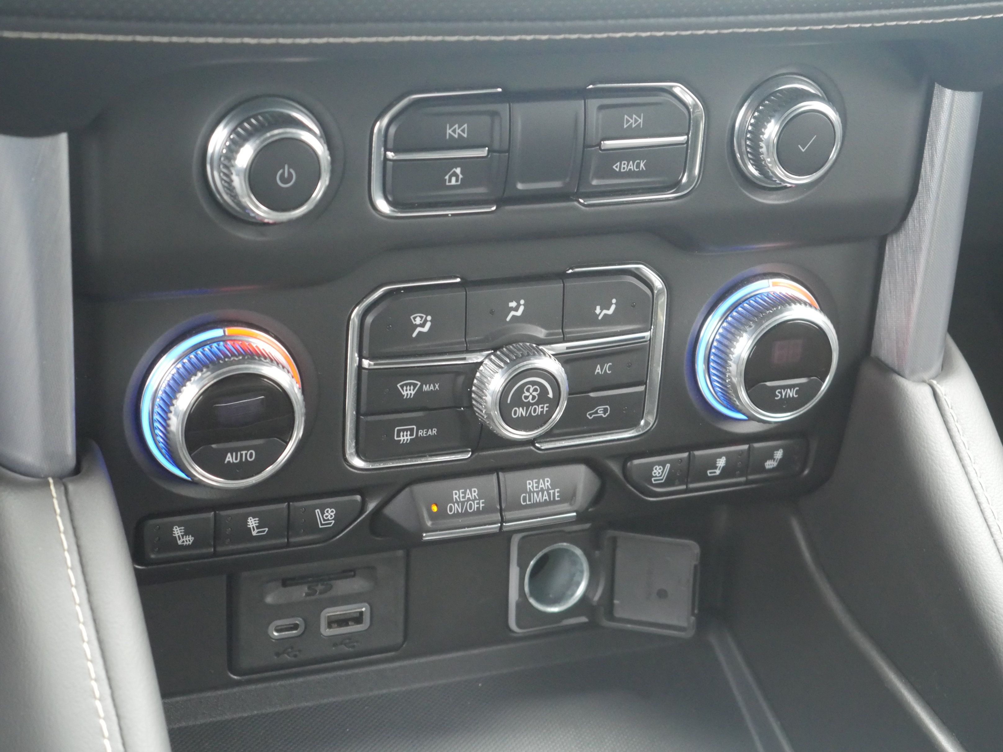 Used 2021 GMC Yukon SLT w/ Rear Media and Nav Package AWD/4WD image 16