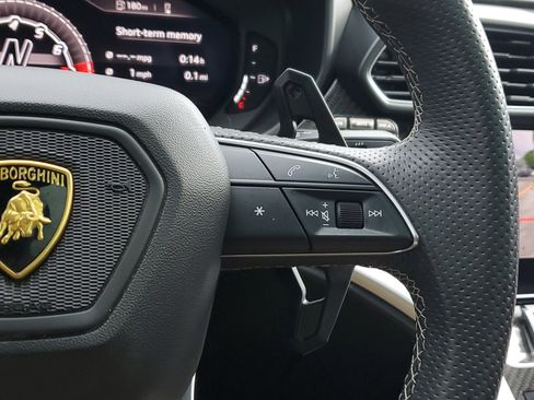 Used 2021 Lamborghini Urus image 31