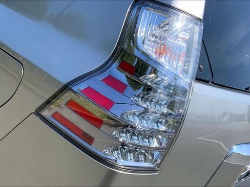 Used 2022 Lexus GX 460 Premium w/ Premium Plus Package AWD/4WD image 29