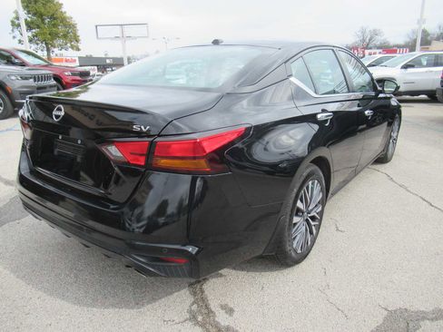 Used 2024 Nissan Altima 2.5 SV w/ SV Premium Package image 7