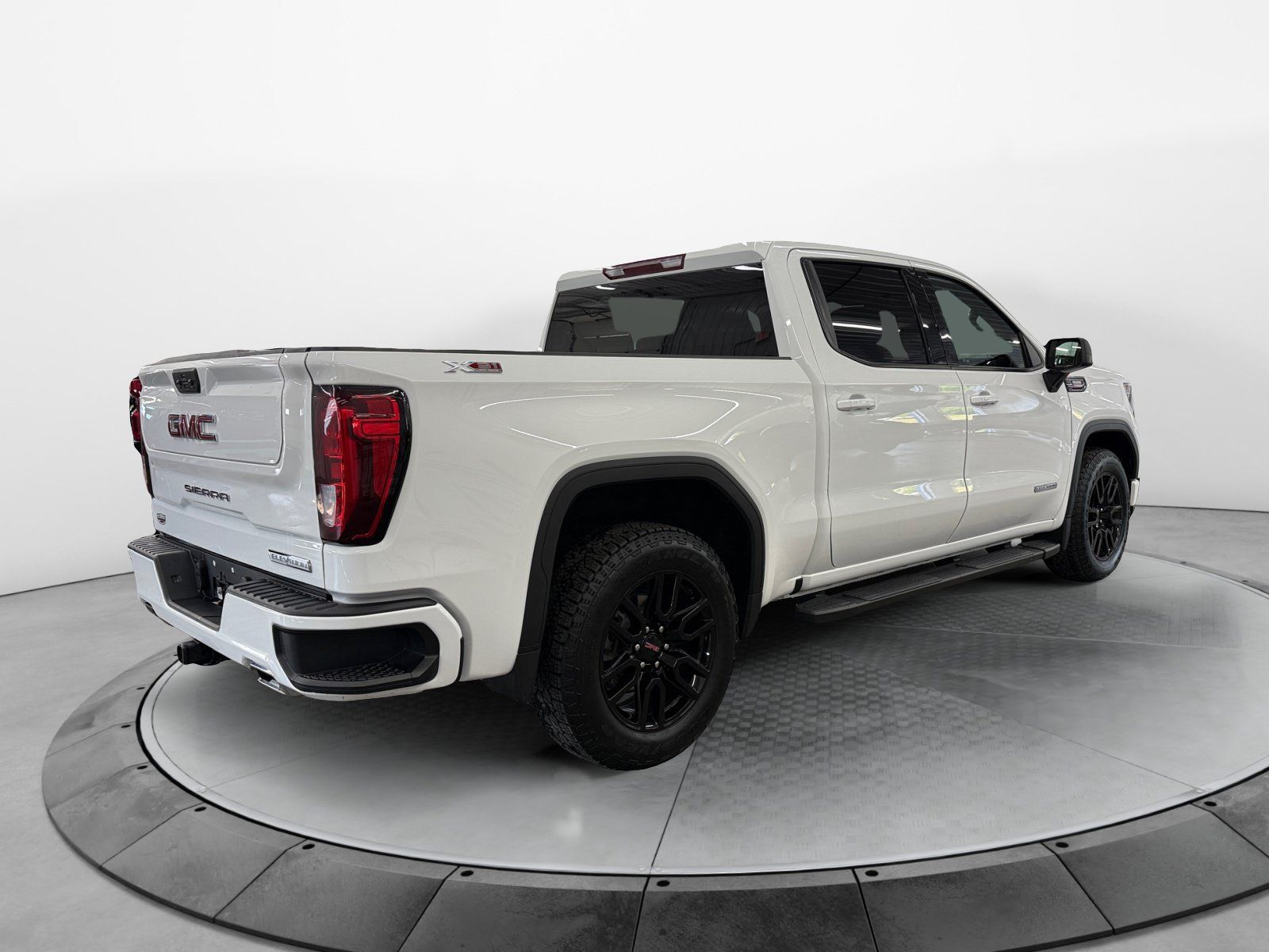 Used 2024 GMC Sierra 1500 Elevation w/ X31 Off-Road Package AWD/4WD image 5