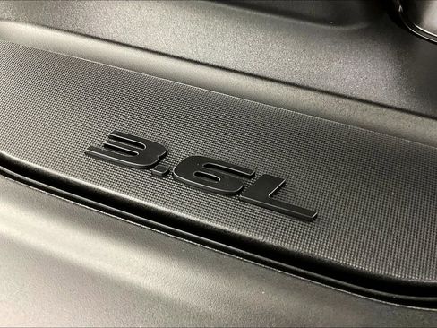 Used 2024 Chrysler Pacifica Touring-L image 43