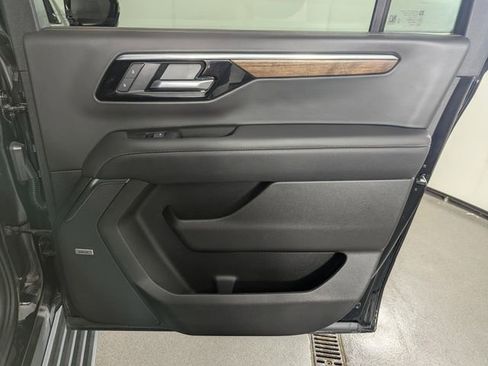 Used 2025 Chevrolet Suburban High Country AWD/4WD image 27