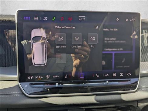 New 2026 Volkswagen Tiguan SE FWD image 18