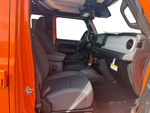 New 2025 Jeep Gladiator Sport image 15