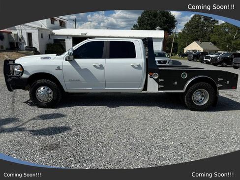 Used 2024 RAM 3500 Laramie AWD/4WD image 2
