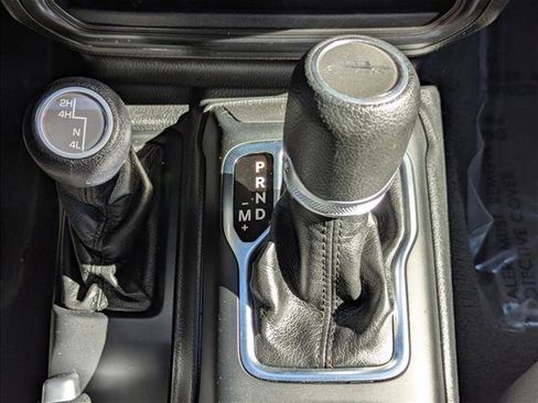 Used 2022 Jeep Gladiator Sport image 11