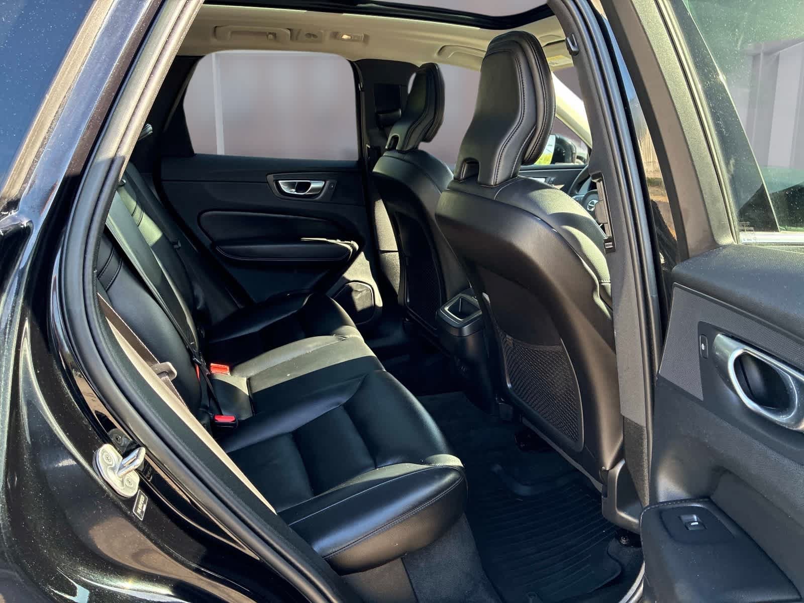 Used 2023 Volvo XC60 B5 Core AWD/4WD image 11