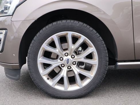 Used 2018 Ford Expedition Platinum AWD/4WD image 9