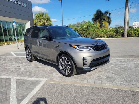New 2025 Land Rover Discovery Dynamic SE image 7