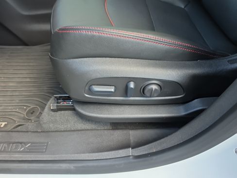 Used 2024 Chevrolet Equinox RS w/ RS Leather Package FWD image 17