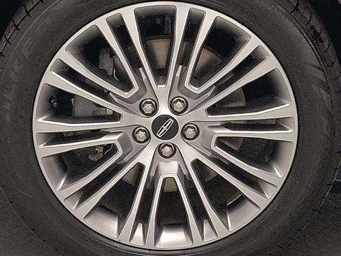Used 2017 Lincoln MKX Reserve w/ Driver Assistance Package FWD image 31