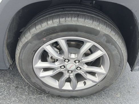 Used 2024 GMC Terrain SLT FWD image 13