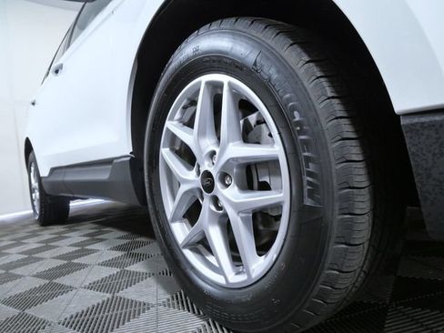 Certified 2024 Ford Edge SEL w/ Convenience Package AWD/4WD image 2