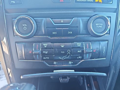 Used 2016 Ford Explorer XLT w/ Equipment Group 202A image 22