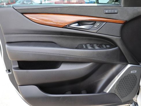 Used 2019 Cadillac Escalade ESV Luxury AWD/4WD image 12