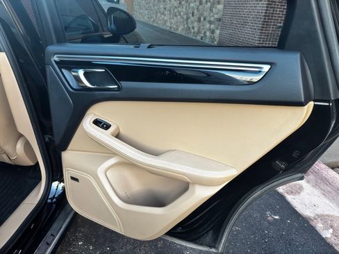 Used 2017 Porsche Macan image 34