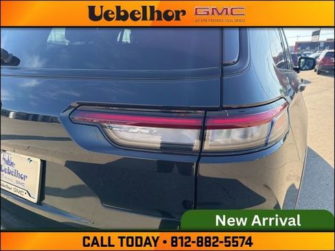 Used 2023 Jeep Grand Cherokee L Laredo image 11