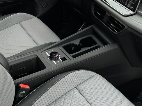 New 2026 Volkswagen Tiguan SE R-Line FWD image 11
