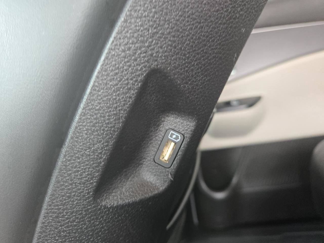 Used 2022 Kia Carnival LX FWD image 13