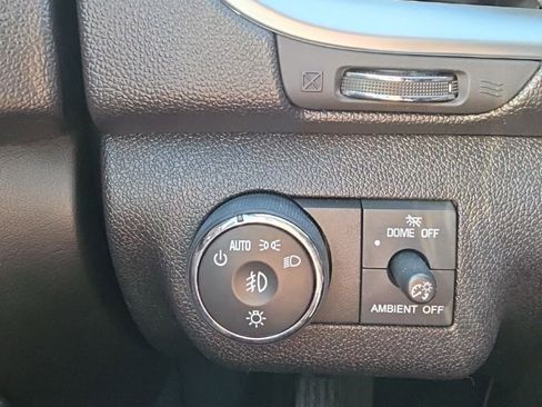 Used 2016 Chevrolet Traverse LT image 17