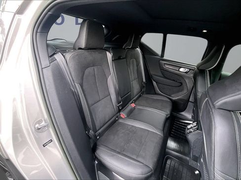 Used 2023 Volvo XC40 B4 Ultimate w/ Protection Package Premier FWD image 25