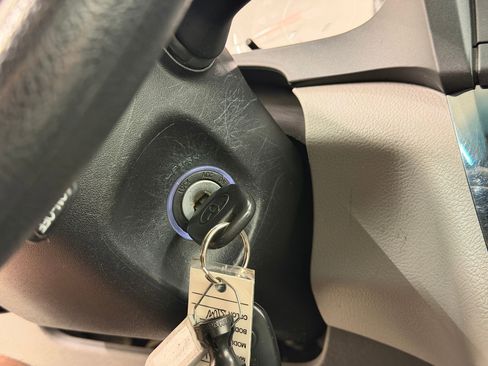 Used 2016 Toyota Sienna LE image 32