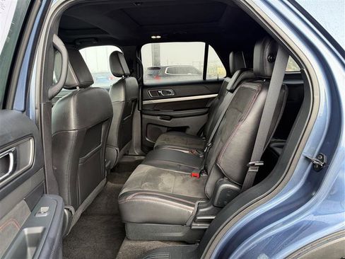 Used 2018 Ford Explorer XLT w/ Equipment Group 202A image 14