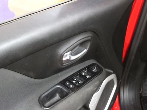 Used 2020 Jeep Renegade Latitude w/ Cold Weather Group AWD/4WD image 13