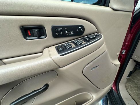 Used 2006 Chevrolet Suburban LTZ w/ Preferred Equipment Group AWD/4WD image 26