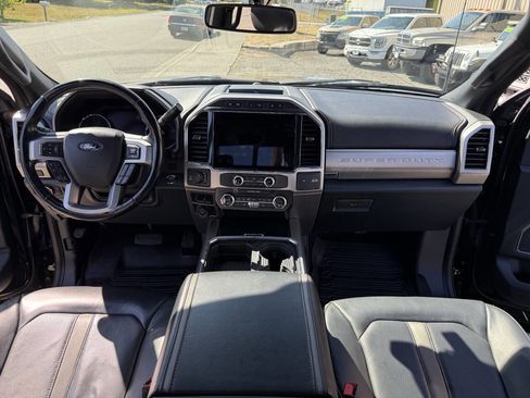 Used 2022 Ford F350 Platinum image 16