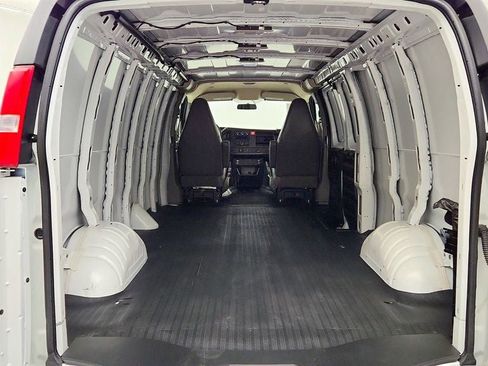 Used 2025 GMC Savana 3500 Extended RWD image 20