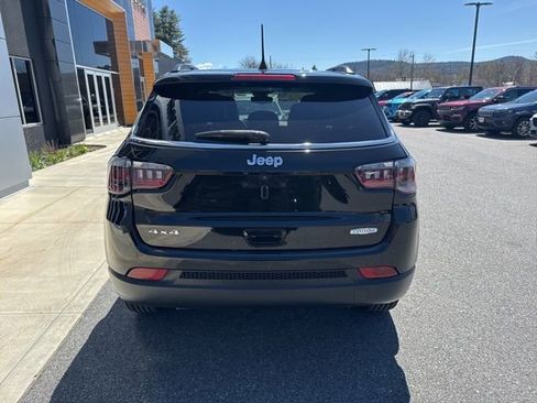 Used 2023 Jeep Compass Latitude AWD/4WD image 5