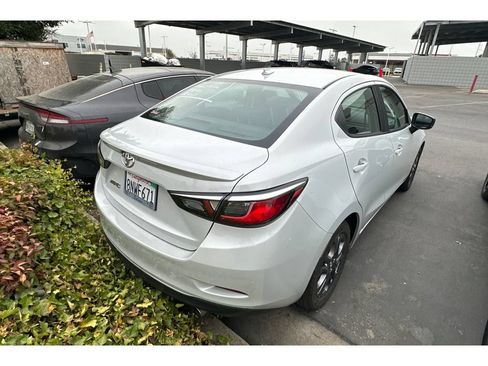Used 2019 Toyota Yaris LE FWD image 5