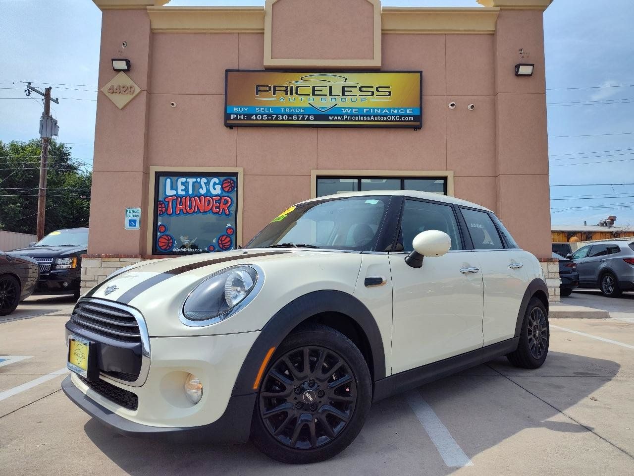 Used 2019 MINI Cooper 4-Door Hardtop FWD image 1