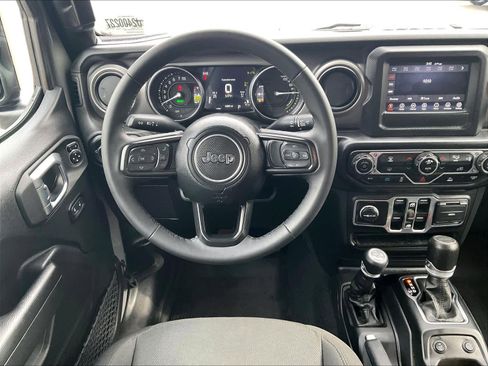 Used 2023 Jeep Wrangler Unlimited image 17