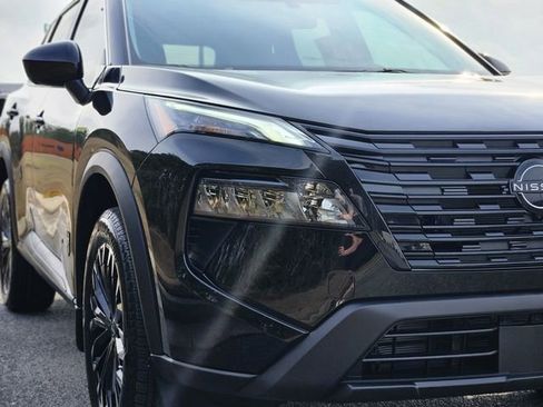 New 2026 Nissan Rogue SV image 9