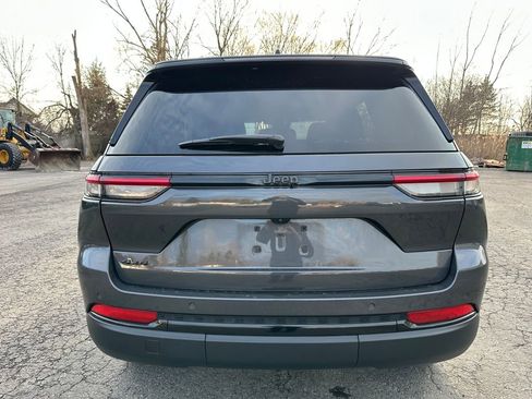 Used 2023 Jeep Grand Cherokee Altitude image 14