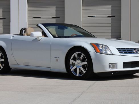 Used 2008 Cadillac XLR RWD image 7