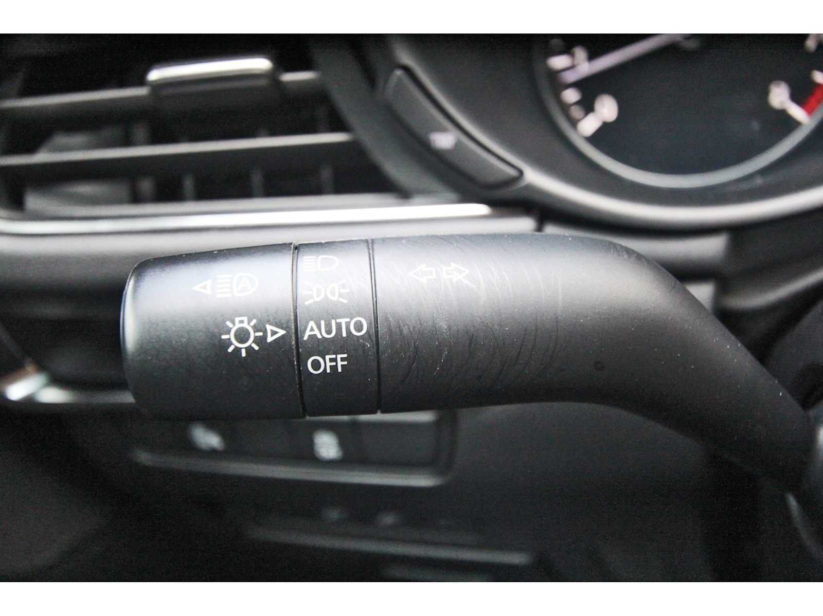 Used 2024 MAZDA MAZDA3 s FWD image 17
